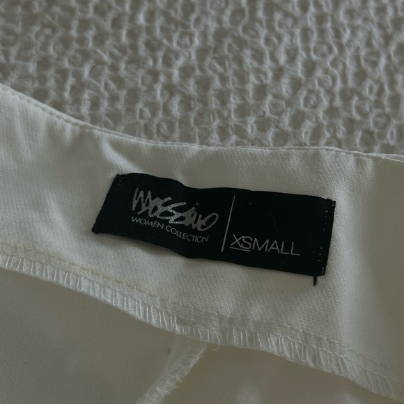 Vintage high rise cream white short with round buckle belt - Picture 3 of 4